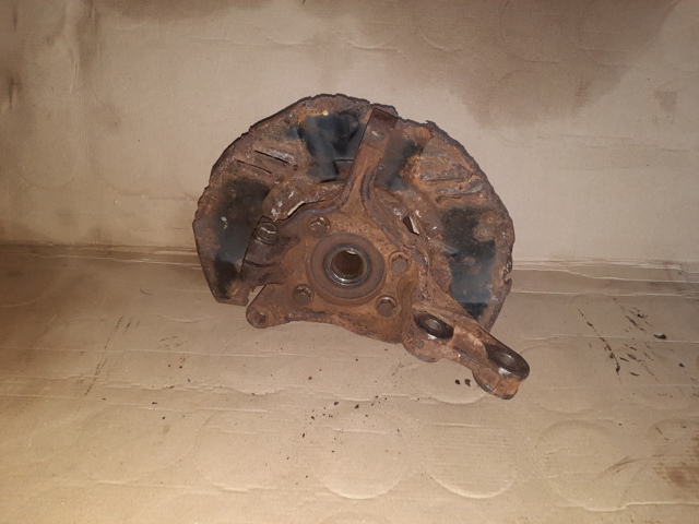Цапфа - поворотный кулак передний, правый 28313SC001 SUBARU