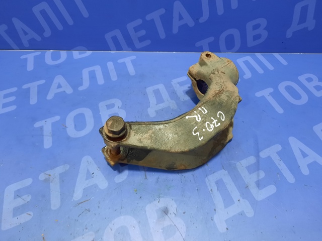 Вилка нижняя амортизатора переднего, правая 31126775086 BMW