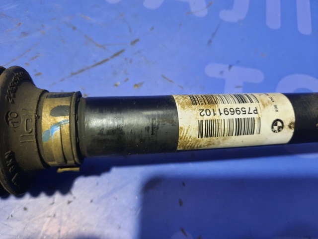 BMW 31607607937 Полуось (привод) передняя левая в наличии Ирпень