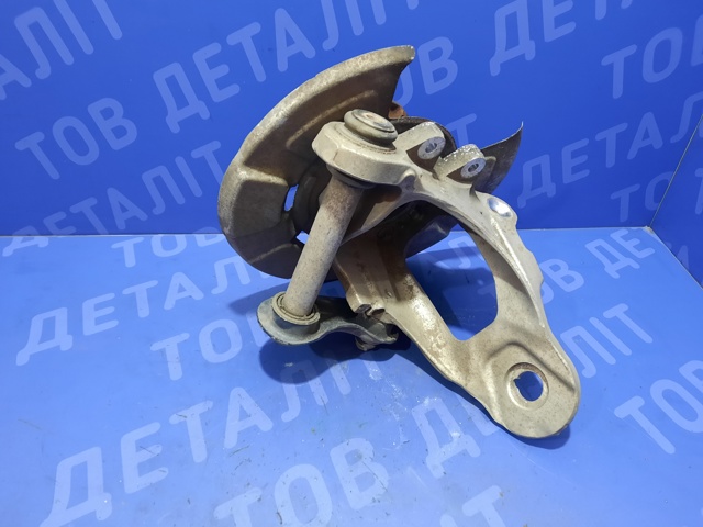 Цапфа левая 33326879101 BMW