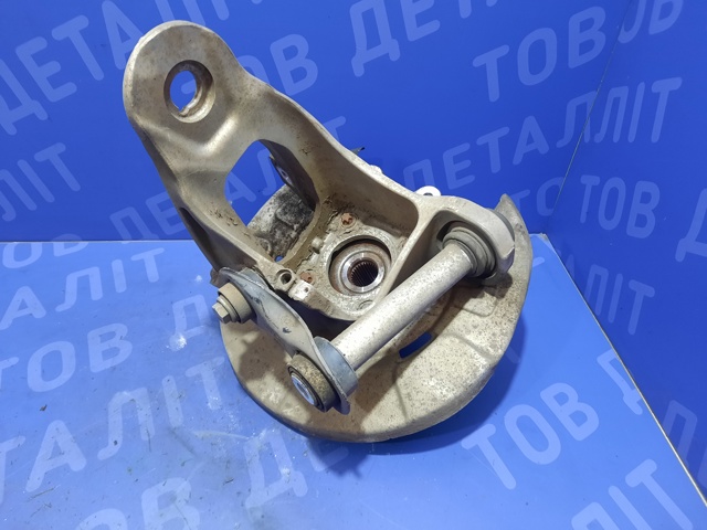 Кулак поворотный правый 33326879102 BMW