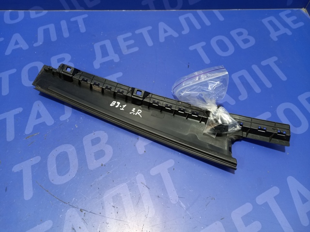 Накладка задней двери, правой, вертикальная 3G0839902T041 VAG