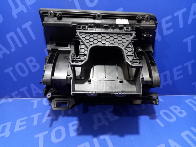 3G1857101ARA3 Крышка перчаточного ящика (бардачка) купить Киев