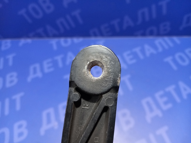 Рычаг-поводок дворника лобового стекла 3G1955409 VAG