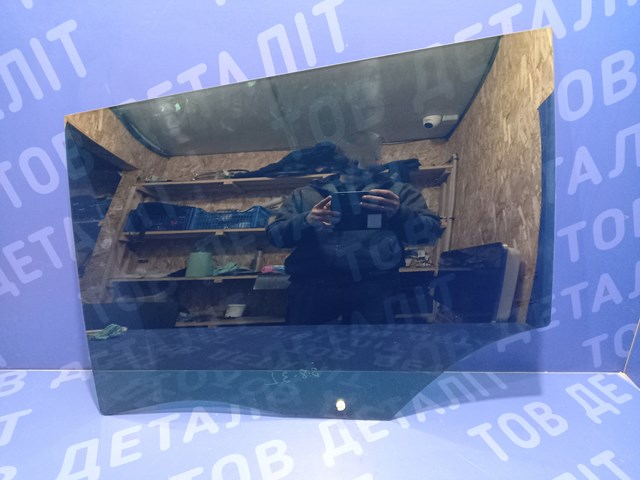 Стекло двери задней левой 3G9845025A VAG