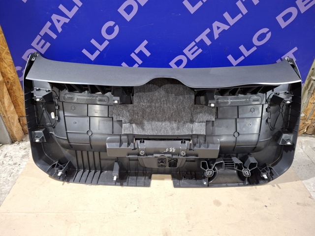 Облицовка багажника пятой двери 3G986760582V VAG