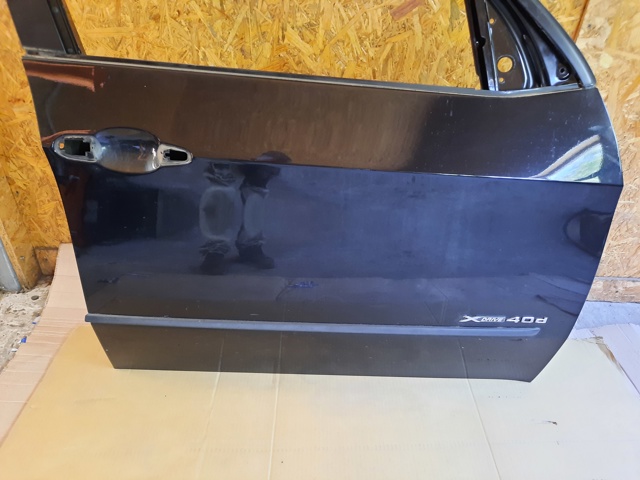 Пассажирская передняя дверь 41517211424 BMW