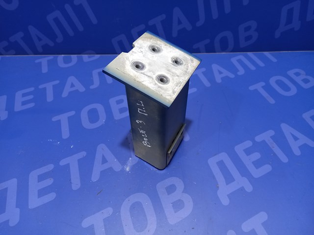 Кронштейн усилителя переднего бампера 42551576 GM