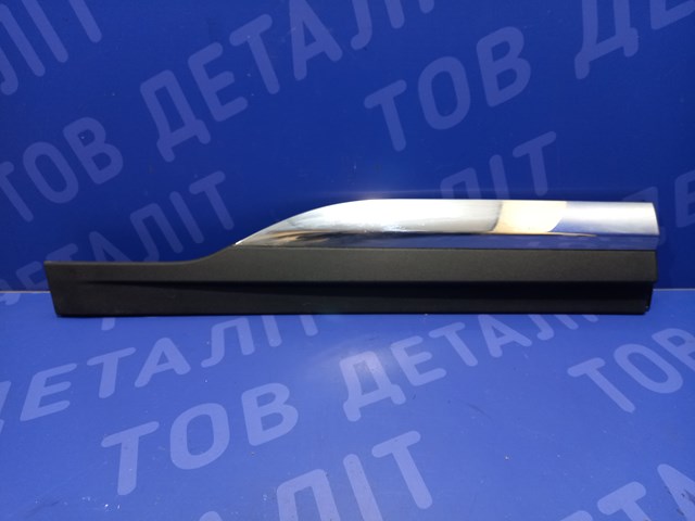 Молдинг задней правой двери 42617379 GM
