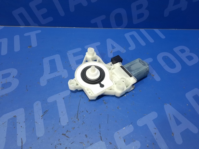 Моторчик стеклоподъемника двери задней, левой 4K0959882 VAG