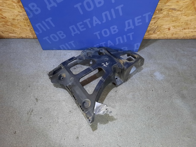 Кронштейн бампера заднего, внешний левый 51127227757 BMW