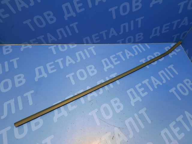 Молдинг передней правой двери 51137158534 BMW