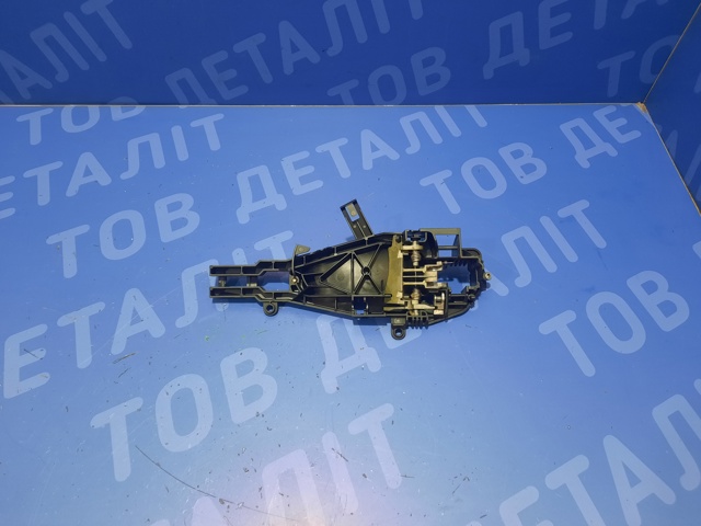 51217193264 BMW Держатель наружной ручки двери передней правой купить в Киев
