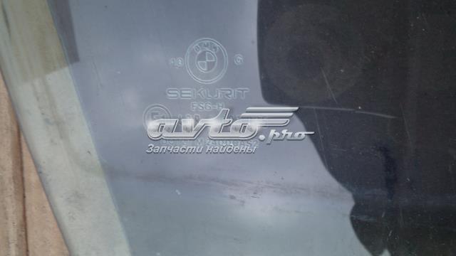 Стекло двери передней правой 51321944084 BMW