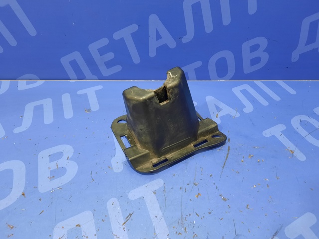 Кронштейн форсунки омывателя фар 51657223006 BMW