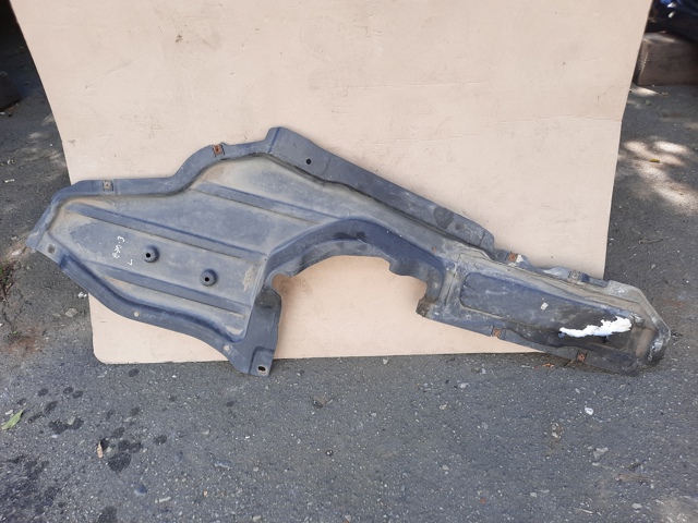 Молдинг заднего стекла 51757172077 BMW