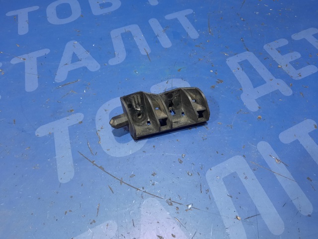 Кронштейн бампера переднего, внешний правый 57707AG110 SUBARU