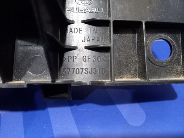 Левый кронштейн заднего бампера 57707SJ310 SUBARU