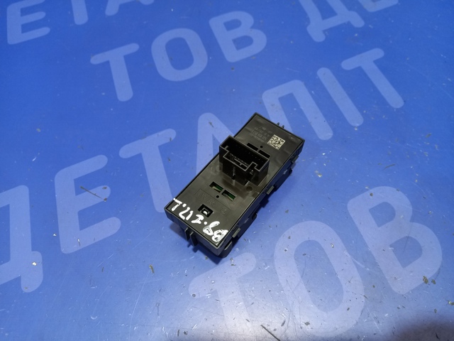 VAG 5G0959857EWZU Кнопочный блок управления стеклоподъемником передний левый в наличии Кривой Рог