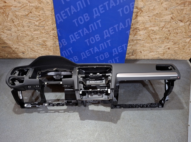 Панель передняя "торпедо" 5G1857003LHR6 VAG
