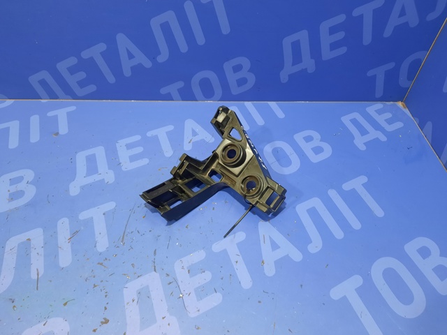 Крепление бамера правое 5G6807394A VAG