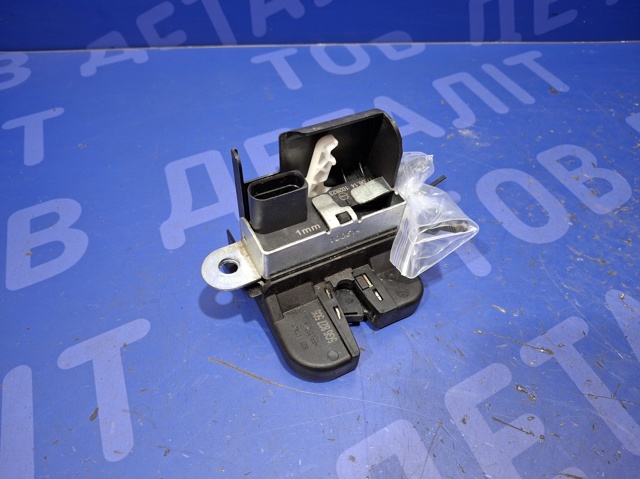 Замок пятой двери 5G68275059B9 VAG
