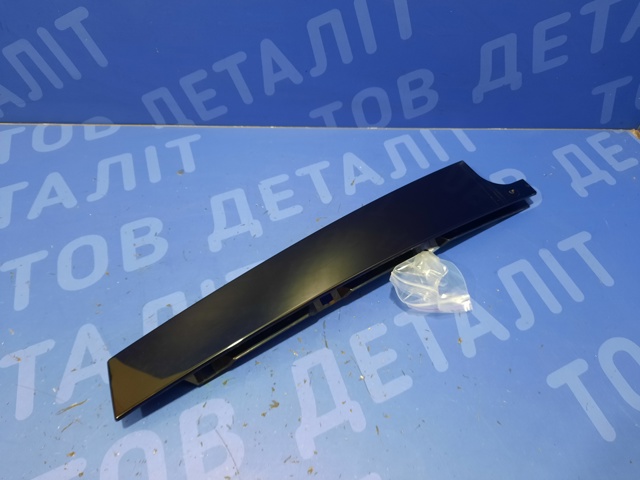 5G6839902B041 Накладка двери задней правой вертикальная купить Кривой Рог