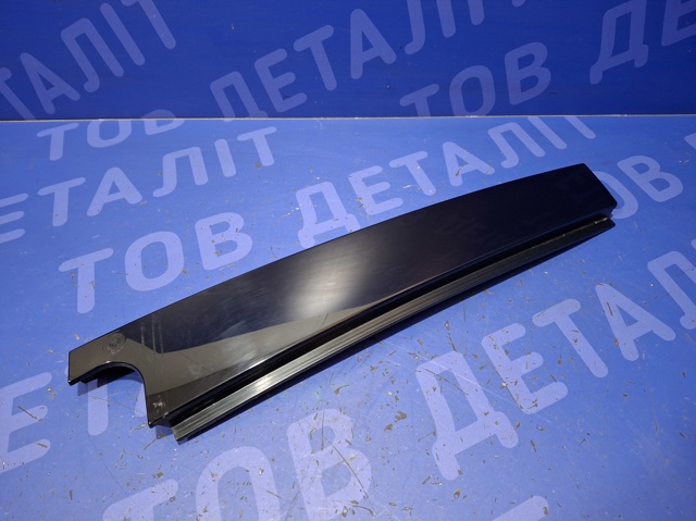 VAG 5G6839902B041 Накладка двери задней правой вертикальная в наличии Николаев