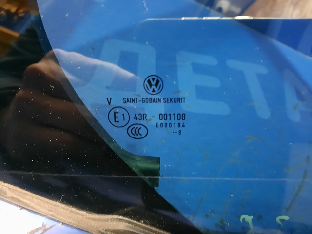 5G6845214C VAG Стекло-форточка двери задней правой купить в Николаев