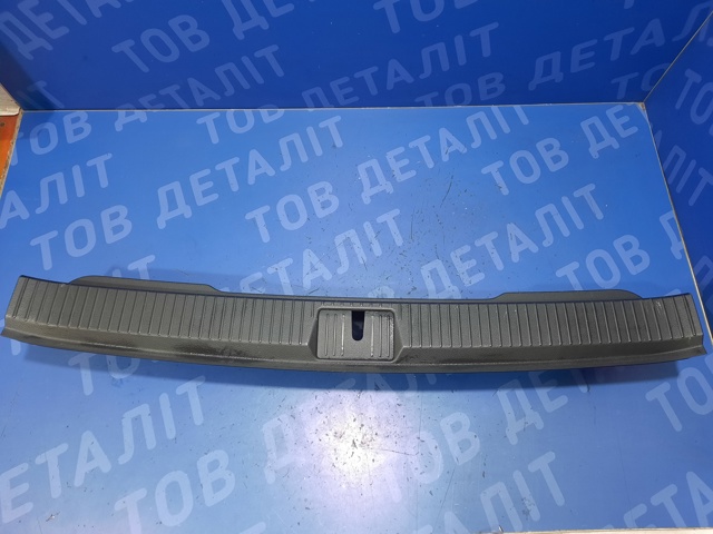 5G6863459K82V Облицовка задней панели багажника купить Кривой Рог
