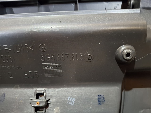 5G6867605D82V VAG Обшивка (облицовка) крышки багажника (двери 3/5-й задней) купить в Чернигов