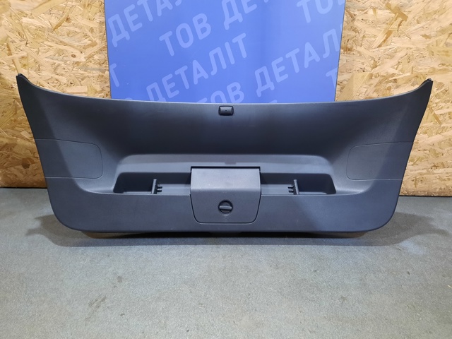 VAG 5G6867605E82V Обшивка (облицовка) крышки багажника (двери 3/5-й задней) в наличии Хмельницкий