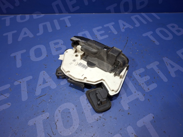 Замок двери задней правой 5K4839016AF VAG