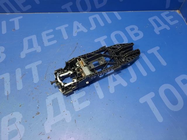 VAG 5N0837885H Держатель наружной ручки двери передней левой в наличии Каменское