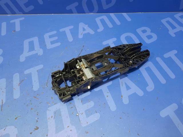 Держатель наружной ручки двери, передней правой 5N0839885H VAG
