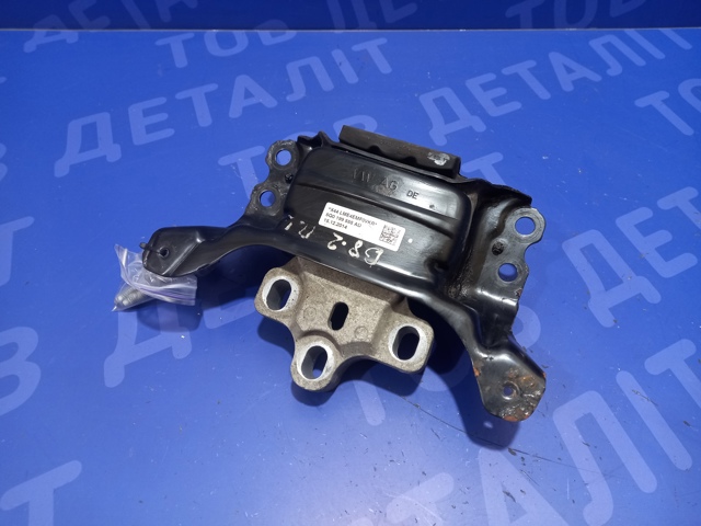 Левая опора двигателя 5Q0199555BJ VAG