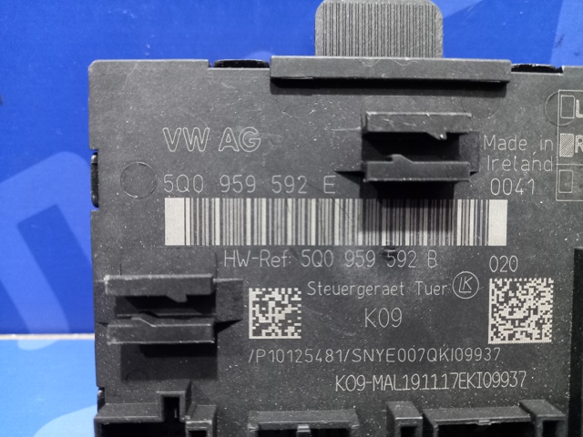 Блок комфорта передней двери 5Q0959592EZ00 VAG
