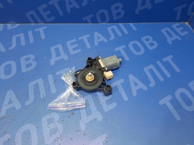 Мотор стеклоподъемника двери передней, левой 5Q0959801C VAG