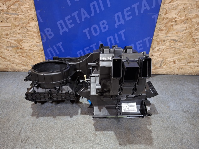 VAG 5Q1820007B Корпус печки в сборе в наличии Киев