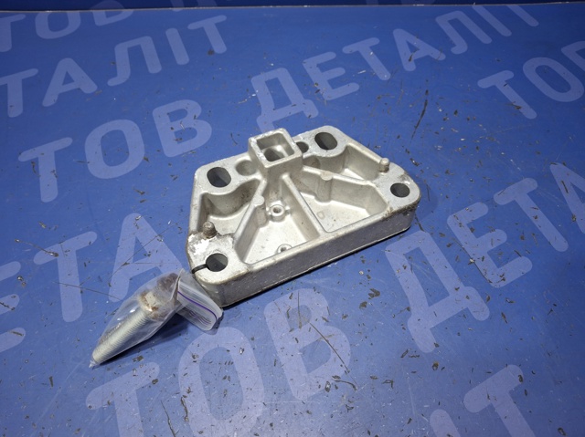 VAG 5QE199588B Кронштейн подушки (опоры) двигателя правой в наличии Винница