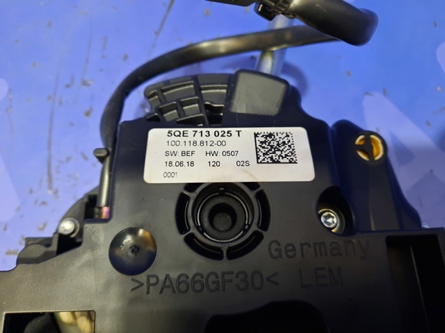 VAG 5QE713025T Кулиса переключения передач в наличии Ирпень