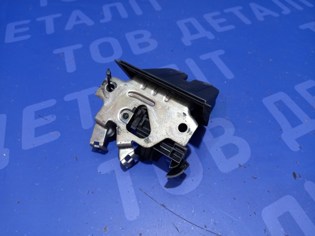 VAG 5TA827505D Замок багажника в наличии Чернигов