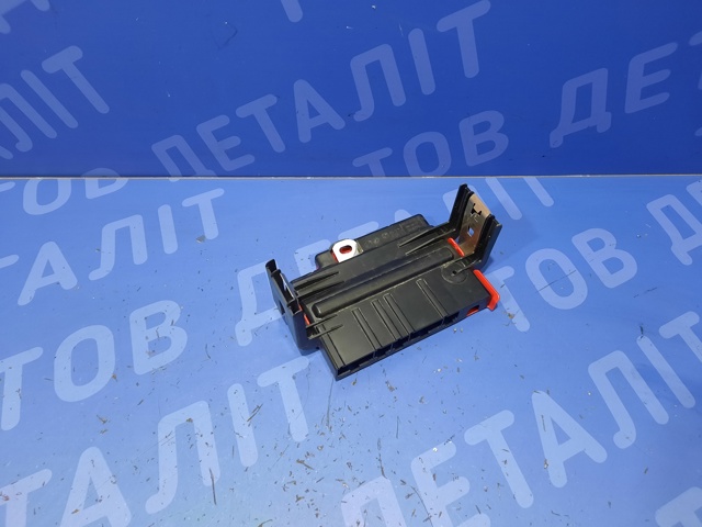 61149178962 Крышка аккумулятора (АКБ) купить Ирпень