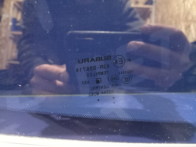 Стукло багажника, правое 65209SG061 SUBARU