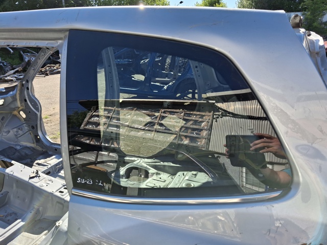 Стекло багажника, левое 65209SG072 SUBARU