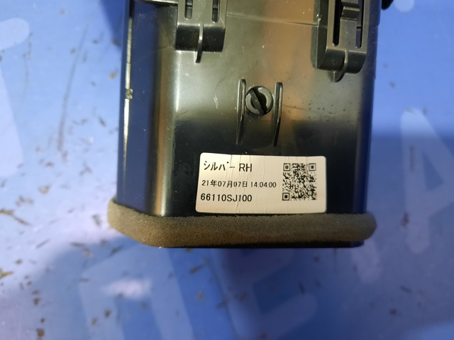 Решетка вентиляции салона на "торпедо", правая 66110SJ100 SUBARU