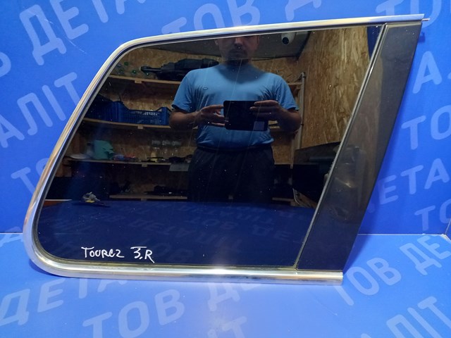 Стекло багажного отсека, правое 7L6845298EH VAG