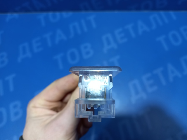 Плафон подсветки багажного отсека 7L6947101A VAG