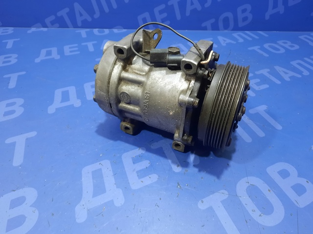 Компрессор системы кондиционирования 8200040681 RENAULT