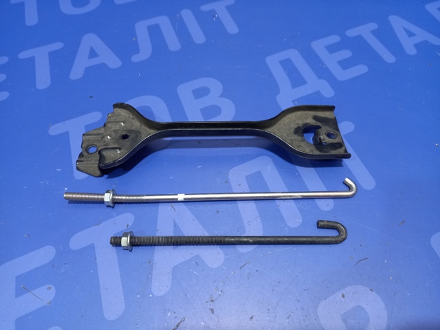 Крепление аккумулятора 82184SJ000 SUBARU